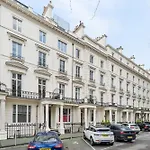 Stunning 2 Bed 2 Bath With Air Con + Garden